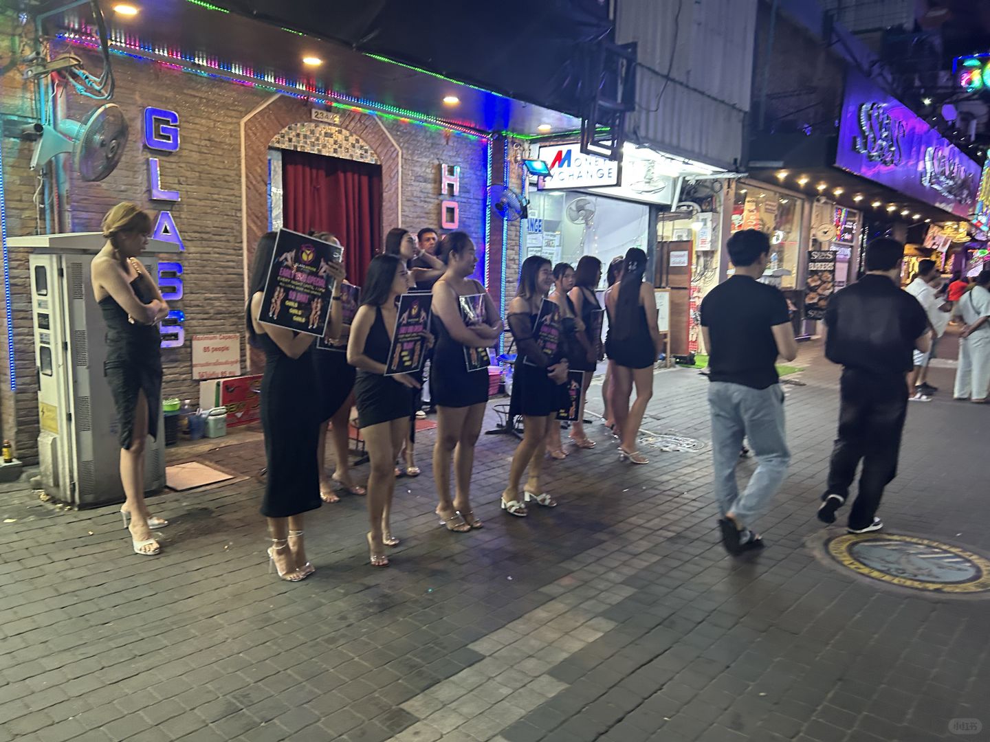 Pattaya-Pattaya Walking Street, Men's Sex Paradise, Pole Dance, Nude Show, and Accompanying Girls