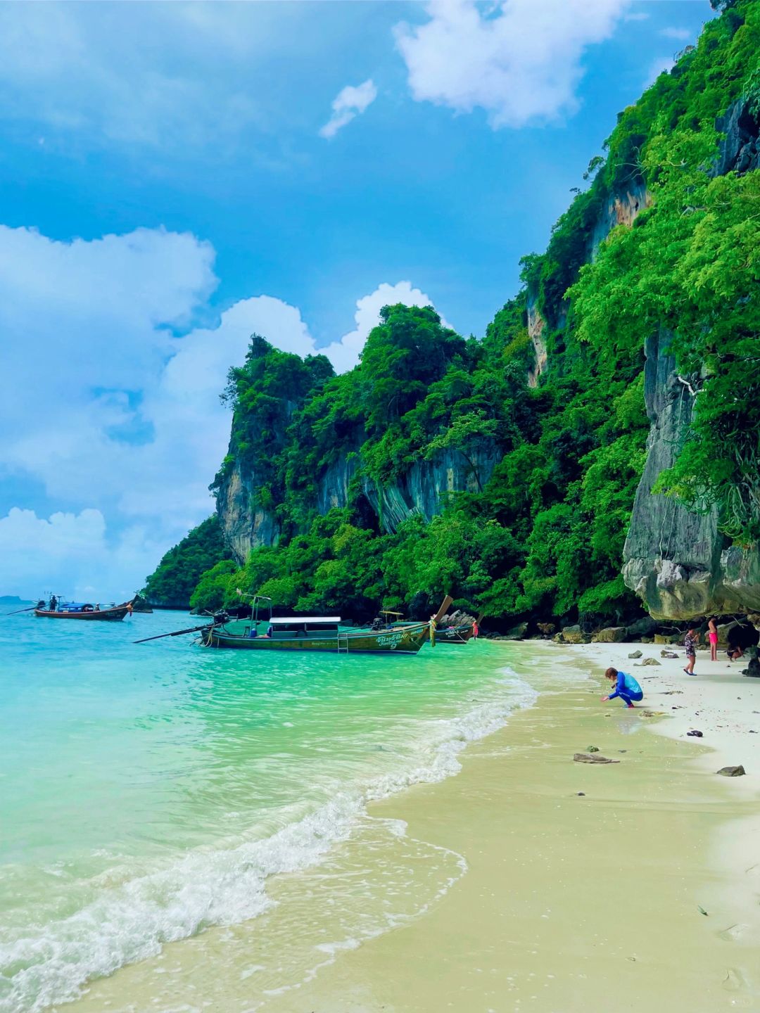 Krabi-Krabi - Phi Phi Island Tour. Boat ticket booking, Muay Thai competition, pineapple fried rice