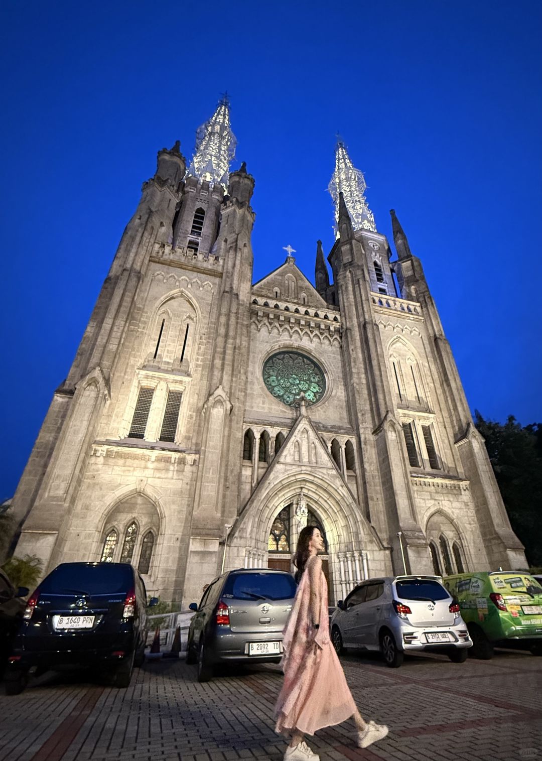 Jakarta-Gereja Katedral , Bafe Batavia and Land’s End PIK 2, ⛪️the best places to visit in Jakarta