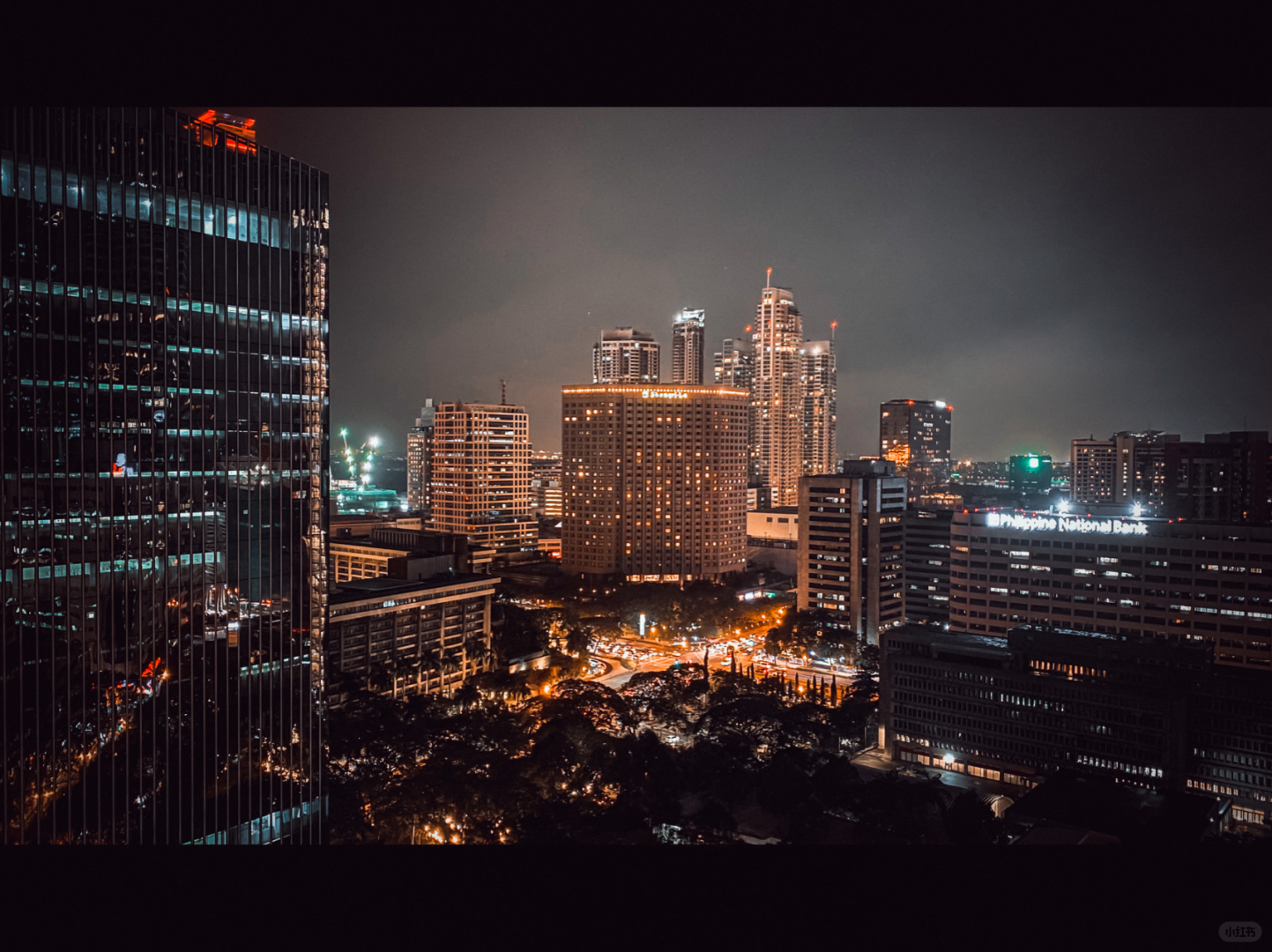 Clark/Angel City-The Penthouse 8747 in Makati, Manila, black and gold decoration is my favorite style