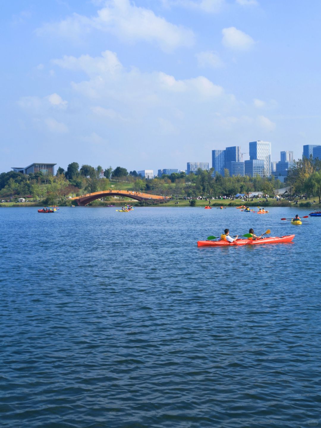 Chengdu/Chongqing-Xinglong Lake Park in Chengdu has beautiful greenways and scenic views along the way!