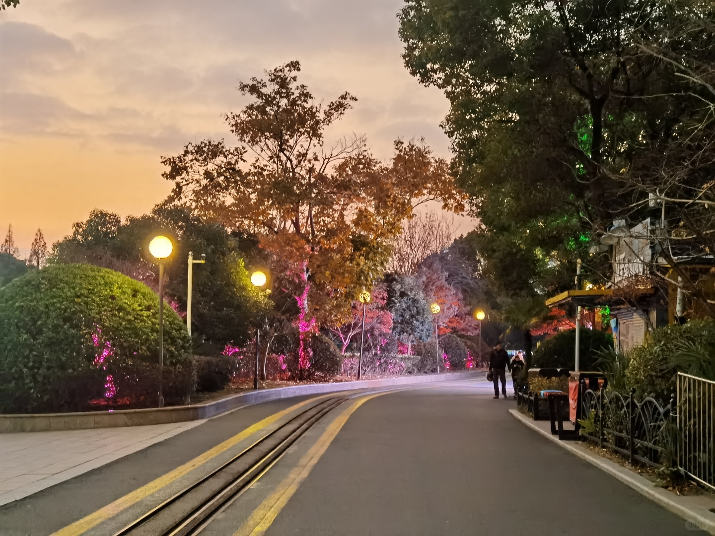 Shanghai/Hangzhou-The night view of Shanghai Happy Valley is beautiful！