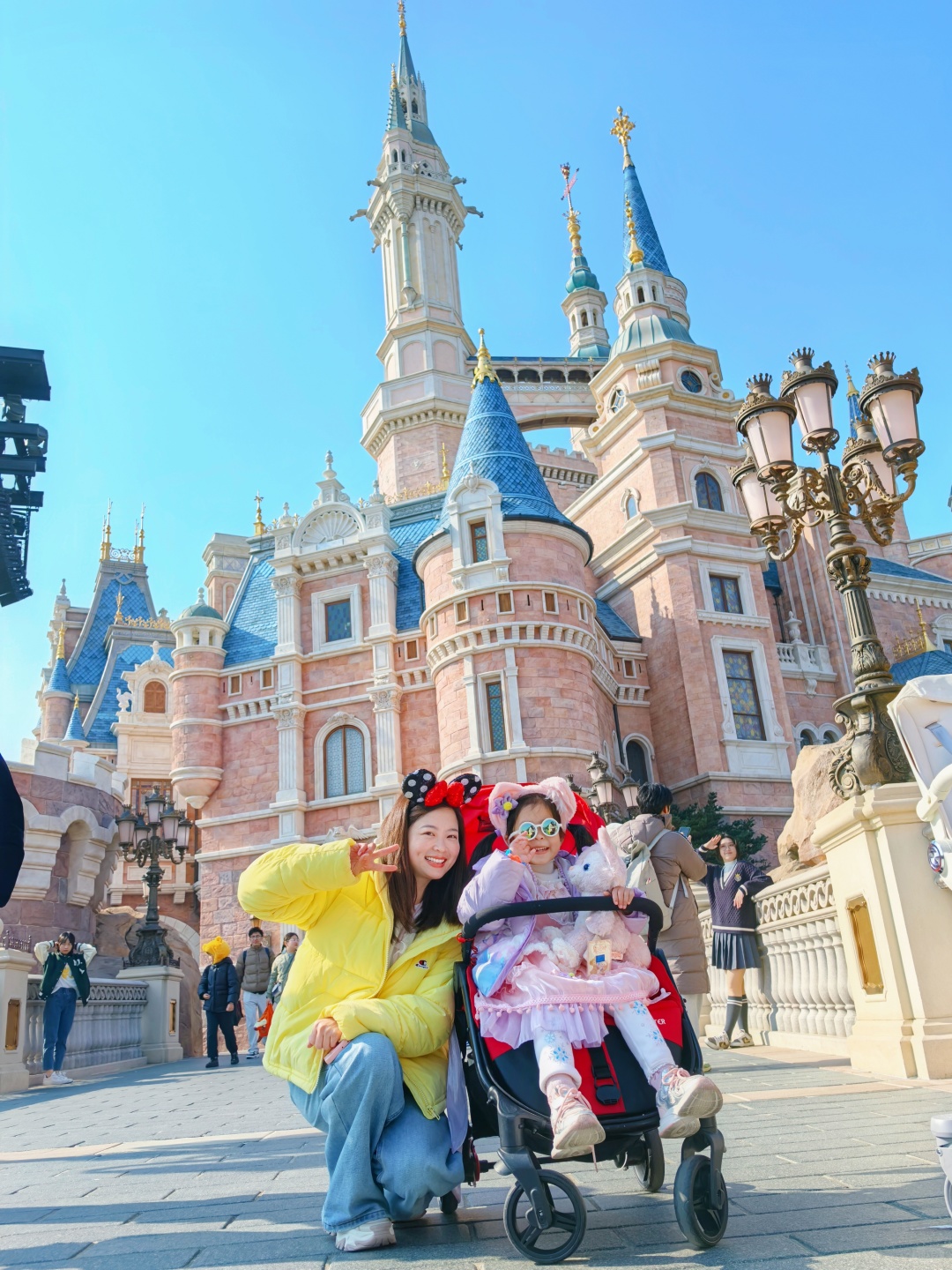 Shanghai/Hangzhou-Shanghai Disneyland, my child and I had a great time!