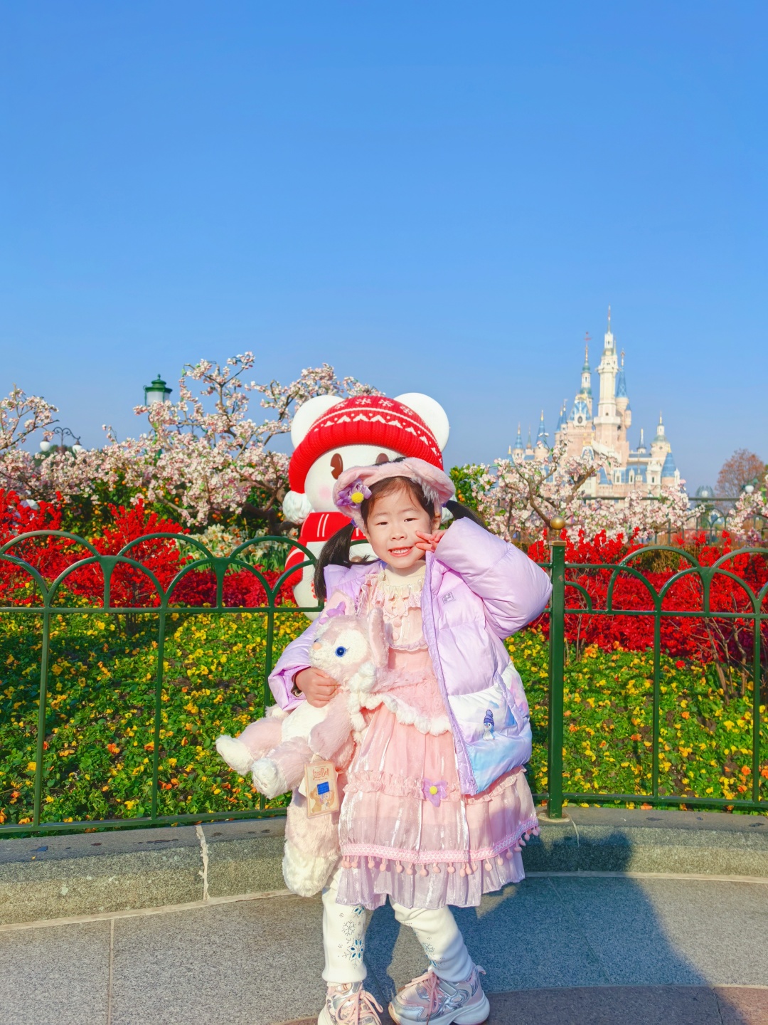 Shanghai/Hangzhou-Shanghai Disneyland, my child and I had a great time!