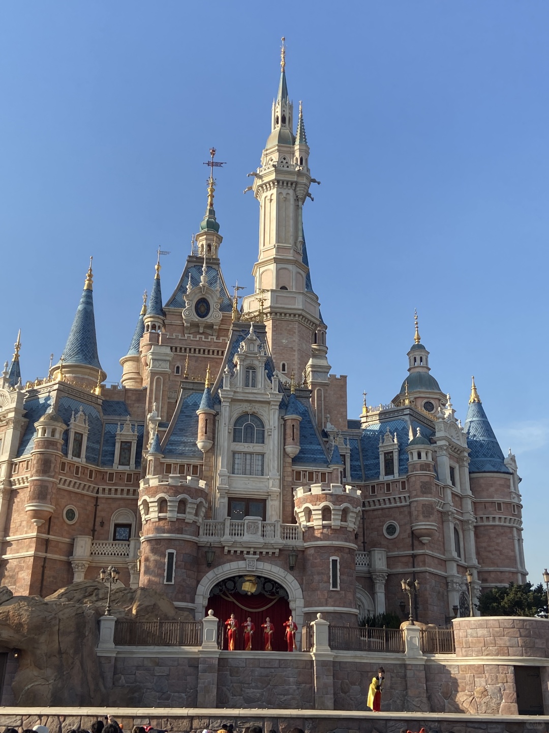 Shanghai/Hangzhou-Shanghai Disneyland is filled with childhood memories!