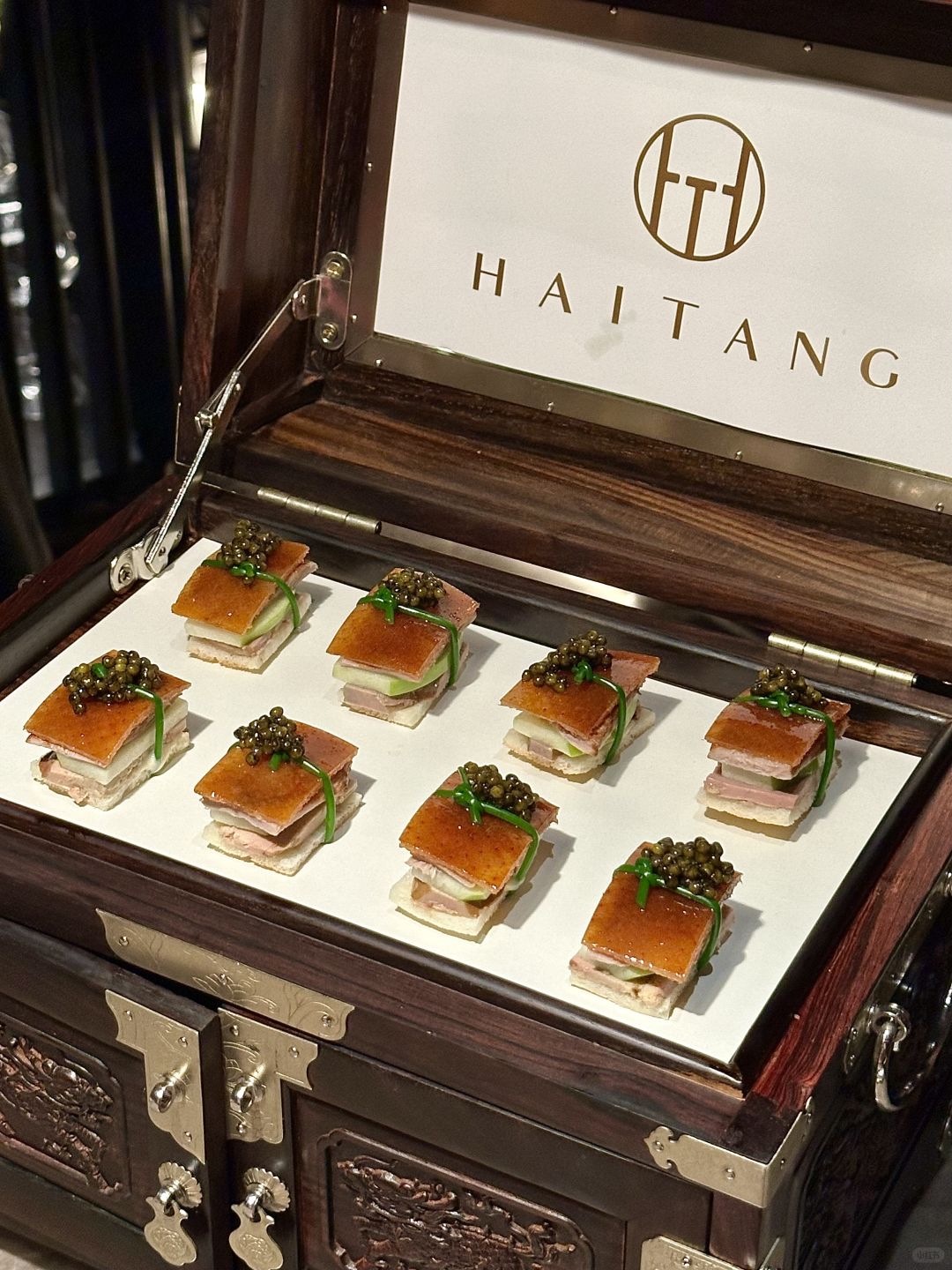 Beijing/Tianjin-Beijing Haitang Restaurant is indeed the first and most beautiful roast duck restaurant in Beijing!