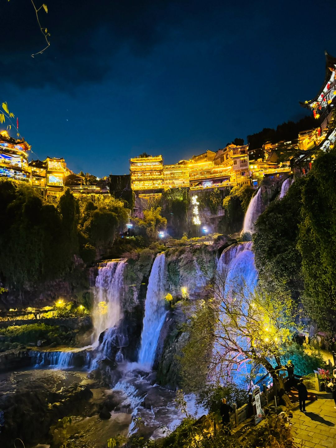 Changsha-Furong Town, Hunan, is an ancient town that truly hangs on a waterfall!