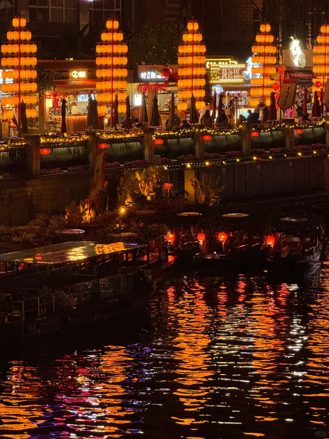 Chengdu/Chongqing-At the East Gate Wharf in Chengdu, there are many interesting pedestrian streets and photography spots along the way!