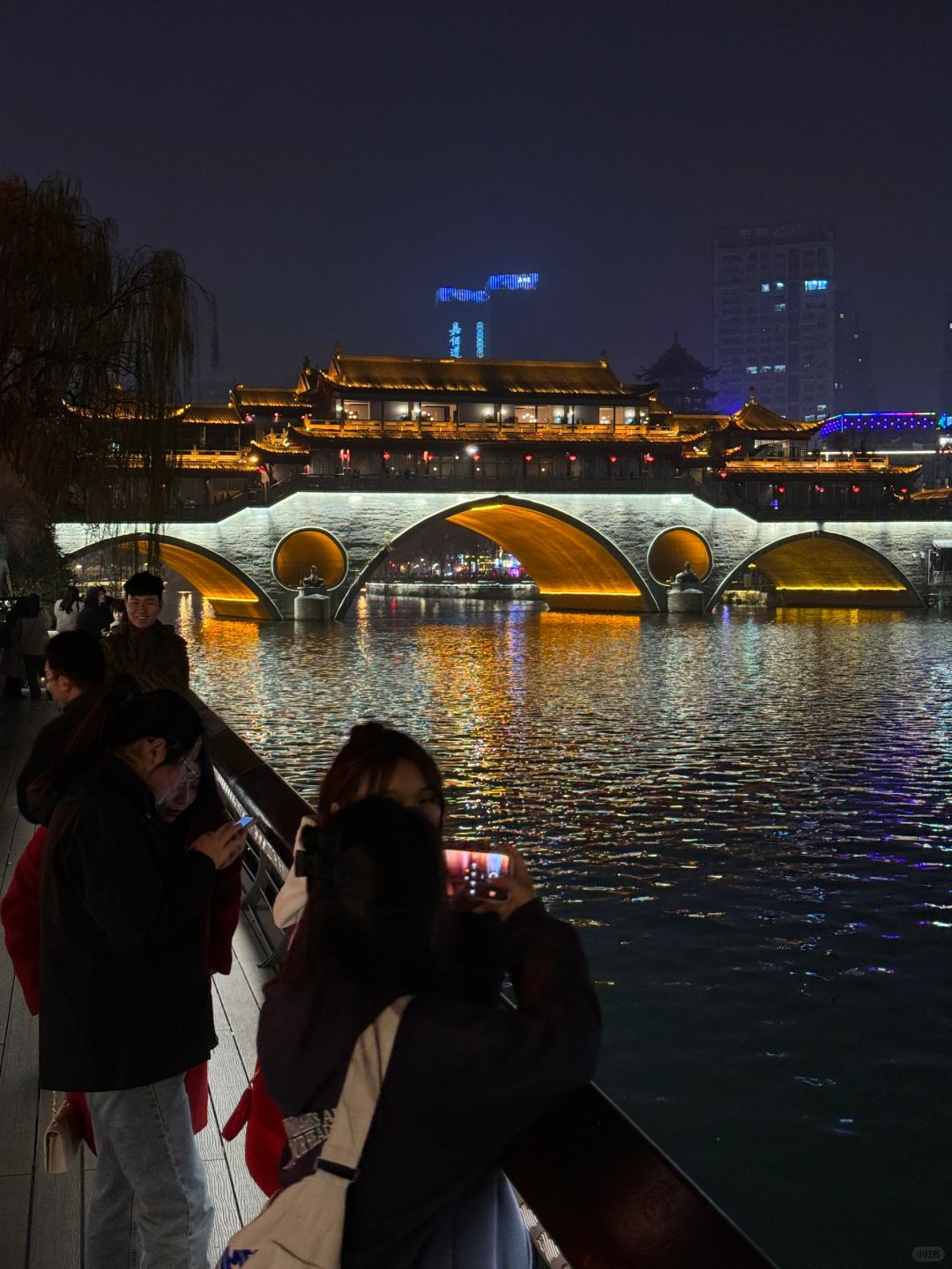 Chengdu/Chongqing-At the East Gate Wharf in Chengdu, there are many interesting pedestrian streets and photography spots along the way!