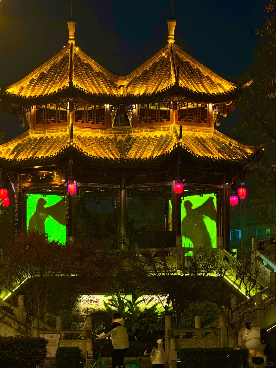 Chengdu/Chongqing-At the East Gate Wharf in Chengdu, there are many interesting pedestrian streets and photography spots along the way!