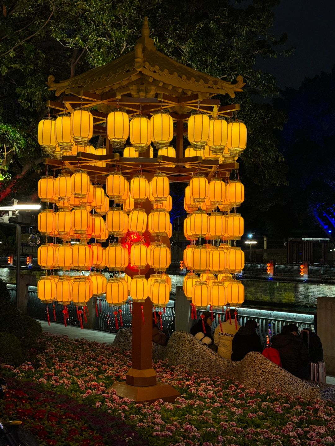 Chengdu/Chongqing-At the East Gate Wharf in Chengdu, there are many interesting pedestrian streets and photography spots along the way!