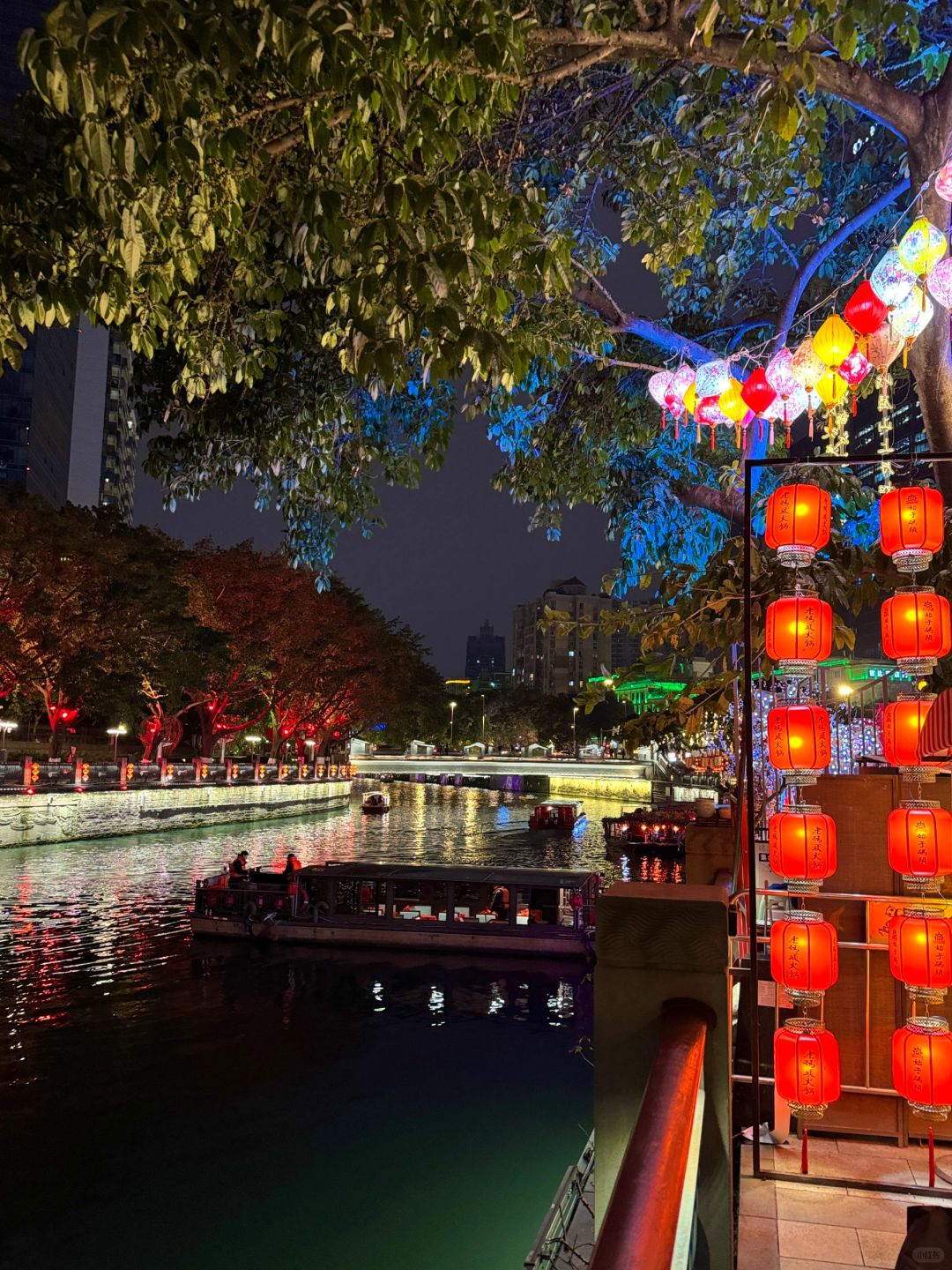 Chengdu/Chongqing-At the East Gate Wharf in Chengdu, there are many interesting pedestrian streets and photography spots along the way!