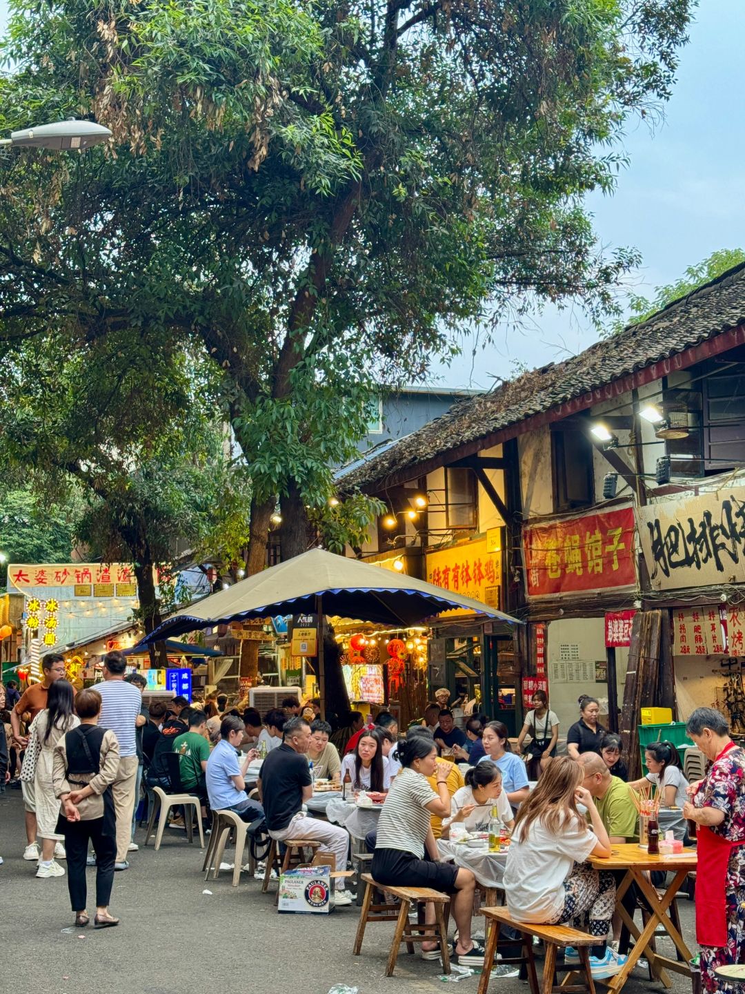 Chengdu/Chongqing-A must go when you come to Chengdu! A street of restaurants!