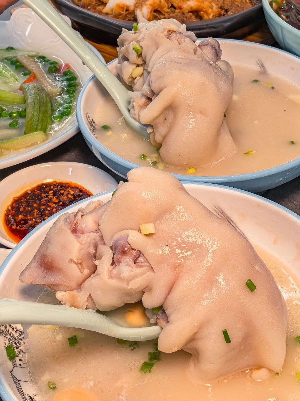 Chengdu/Chongqing-At Tang's Mama Restaurant in Chengdu, the spicy taste makes you unable to resist eating all the time!