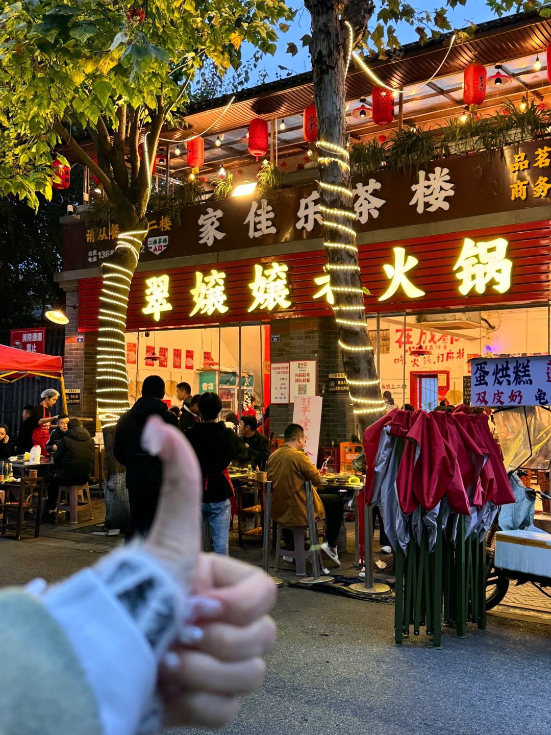 Chengdu/Chongqing-At Cui Nianniang Hot Pot Restaurant in Chengdu, the dishes are freshly cooked!