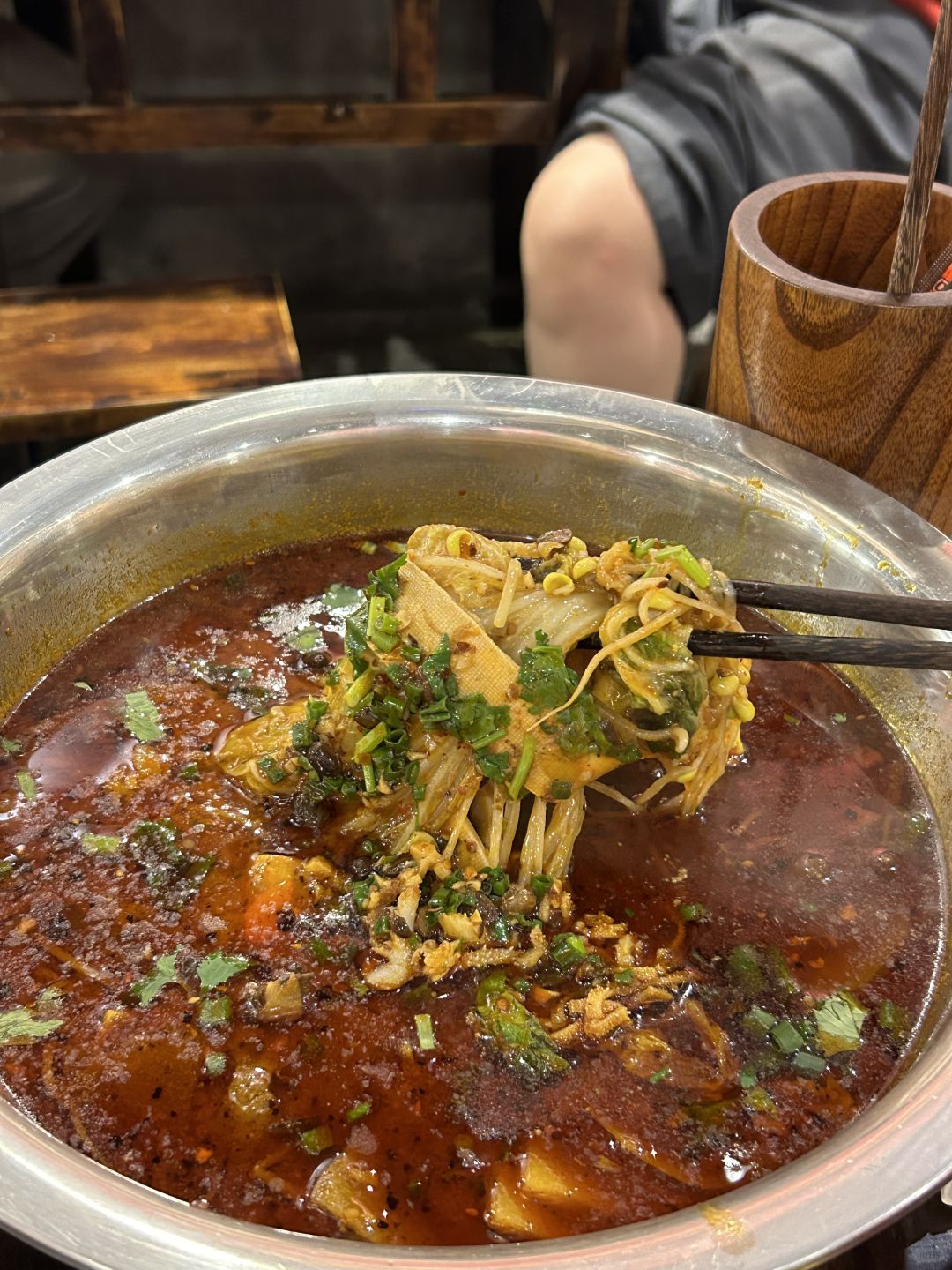 Chengdu/Chongqing-At Wuming Hoof Flower Restaurant in Chengdu, the stewed pig trotters are soft and sticky, very delicious!