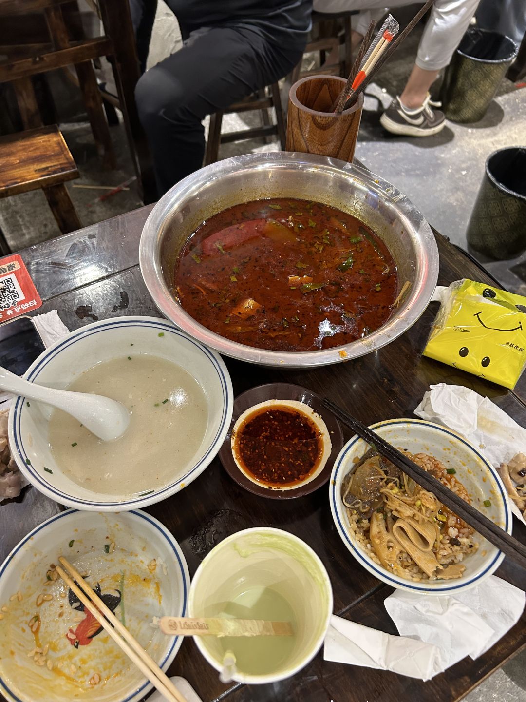 Chengdu/Chongqing-At Wuming Hoof Flower Restaurant in Chengdu, the stewed pig trotters are soft and sticky, very delicious!