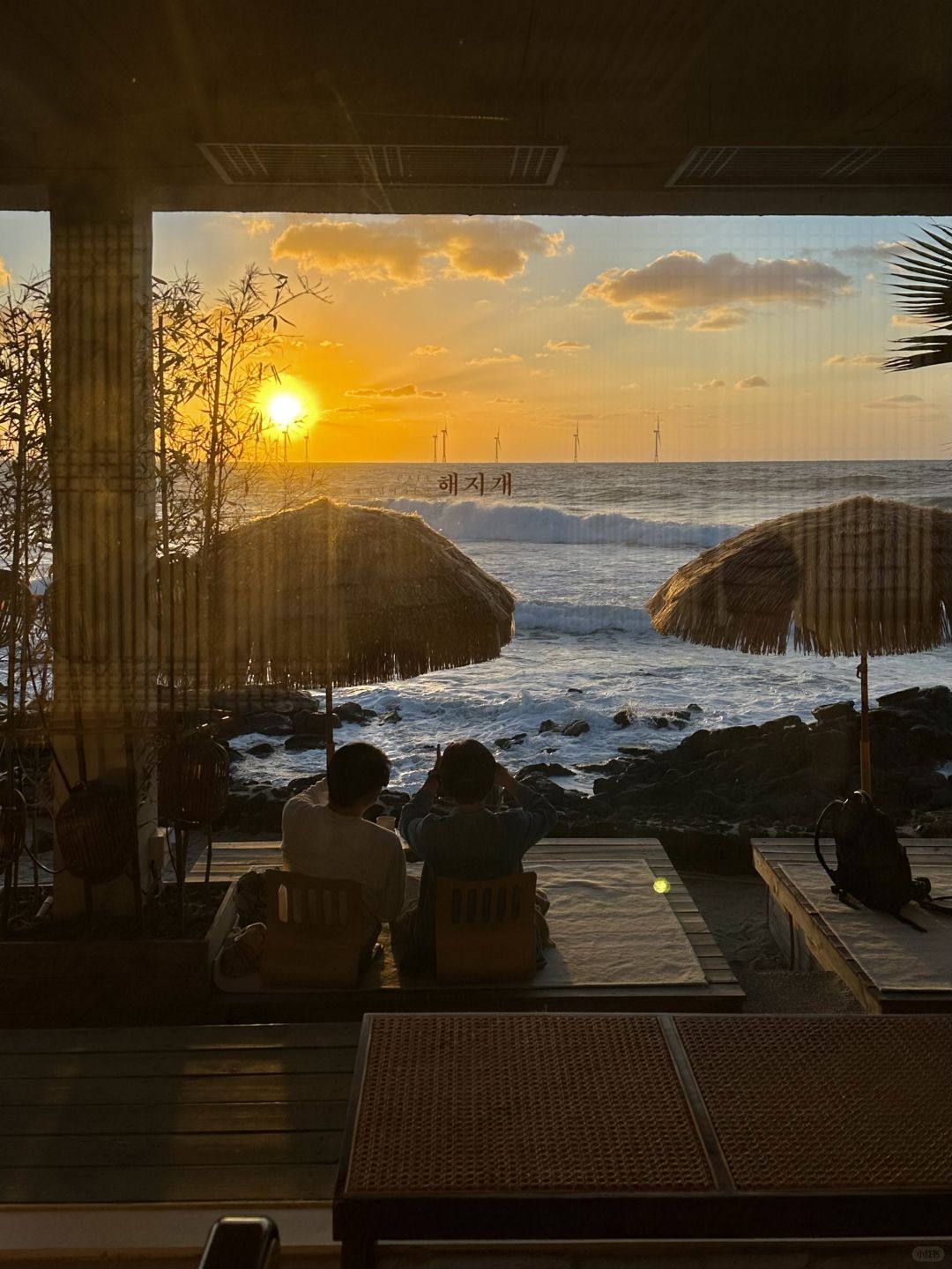 Busan/Jeju-Jeju Island's 해지개 Cafe, enjoy the most beautiful sunset under the parasols on the beach