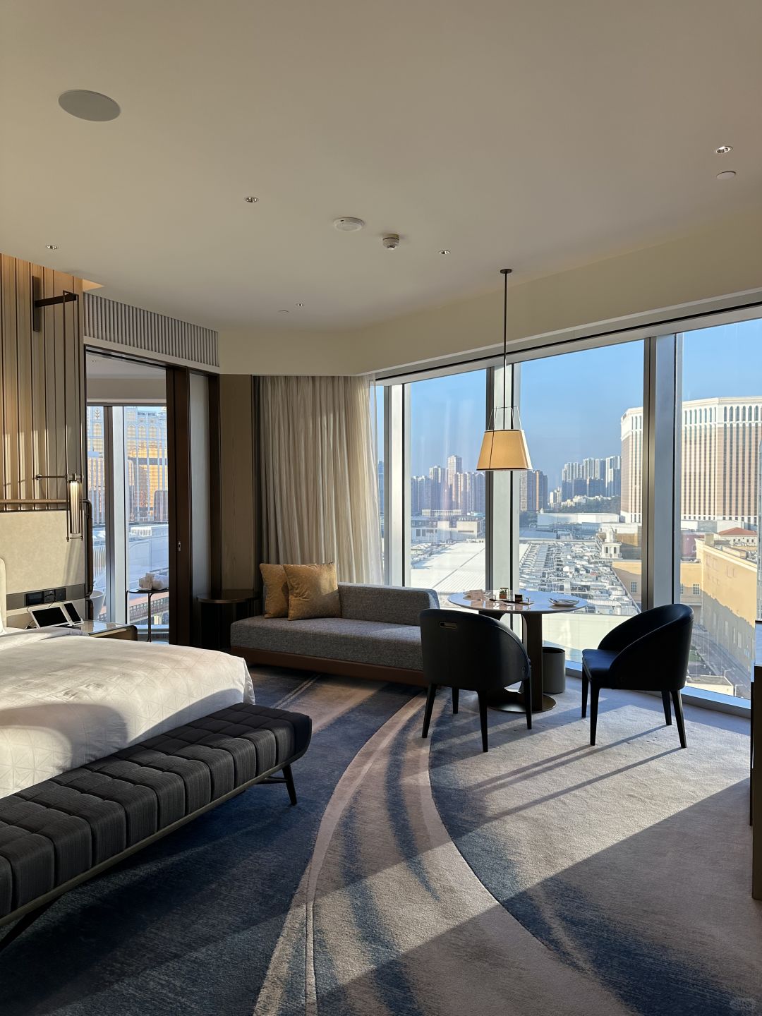 Macao-Macau Dreams Hotel, all smart appliances, minibar and snacks are free