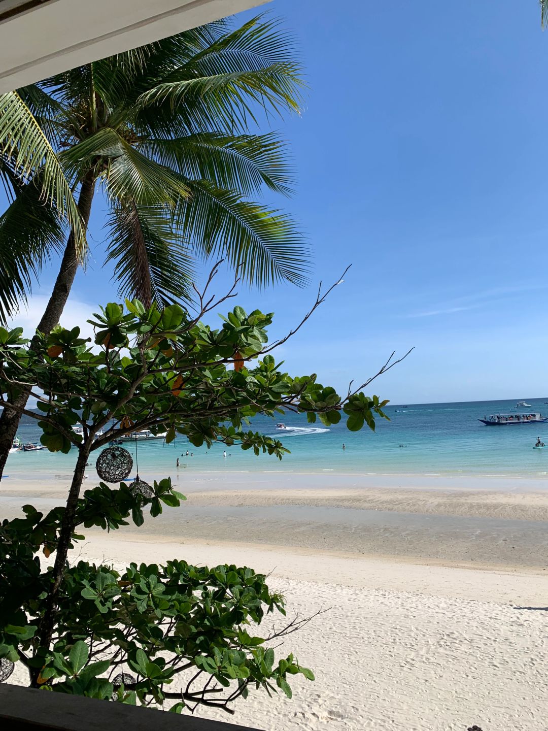 Boracay-Jony’s or MAYA’s, Bali sea view restaurant, few people, quiet, no noise