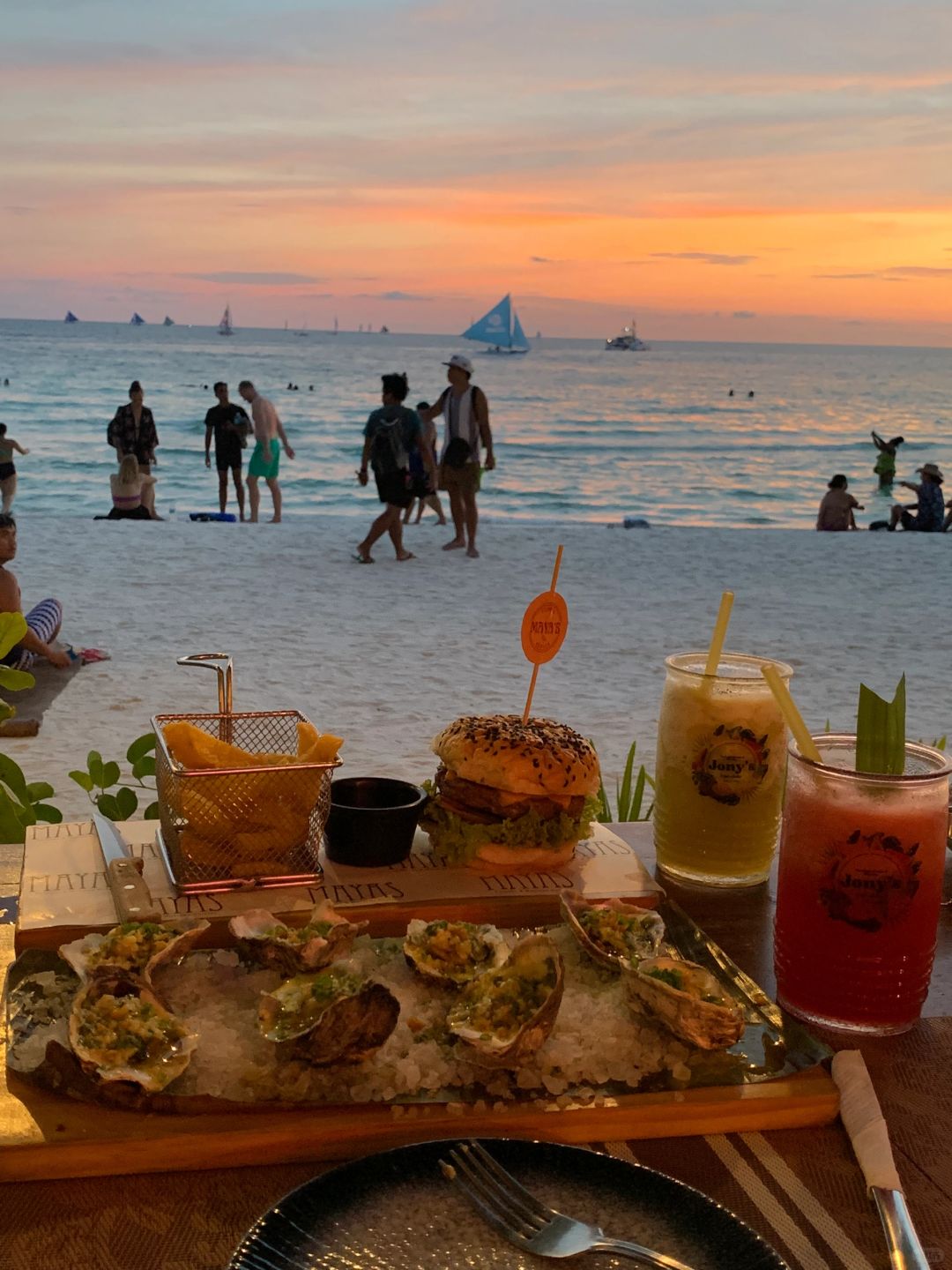 Boracay-Jony’s or MAYA’s, Bali sea view restaurant, few people, quiet, no noise