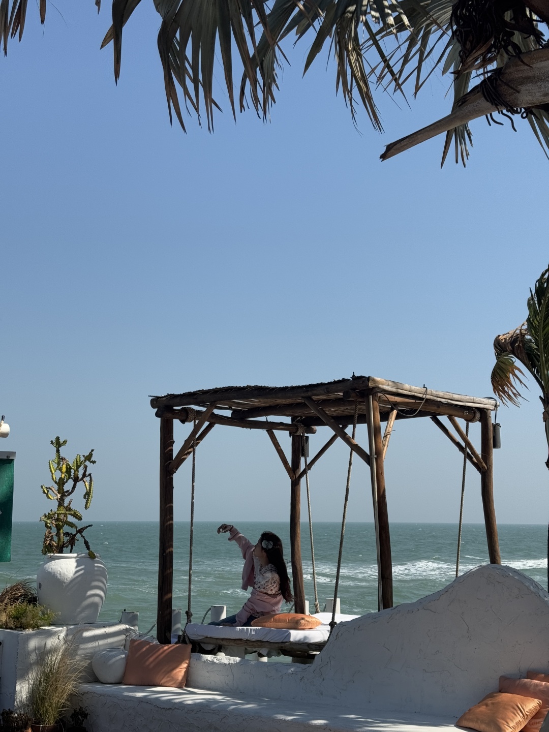 Hua Hin-Chaplu Cafe & Restaurant, Hua Hin Beach sea view, wooden tables and chairs and close to nature