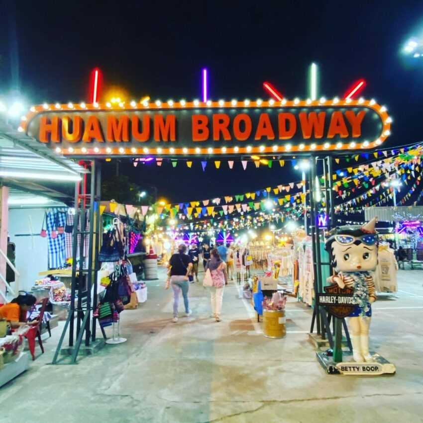 Bangkok-8 Nightlife Markets in Bangkok, Thailand: Specialty Food, Must-eat Food, and Transportation