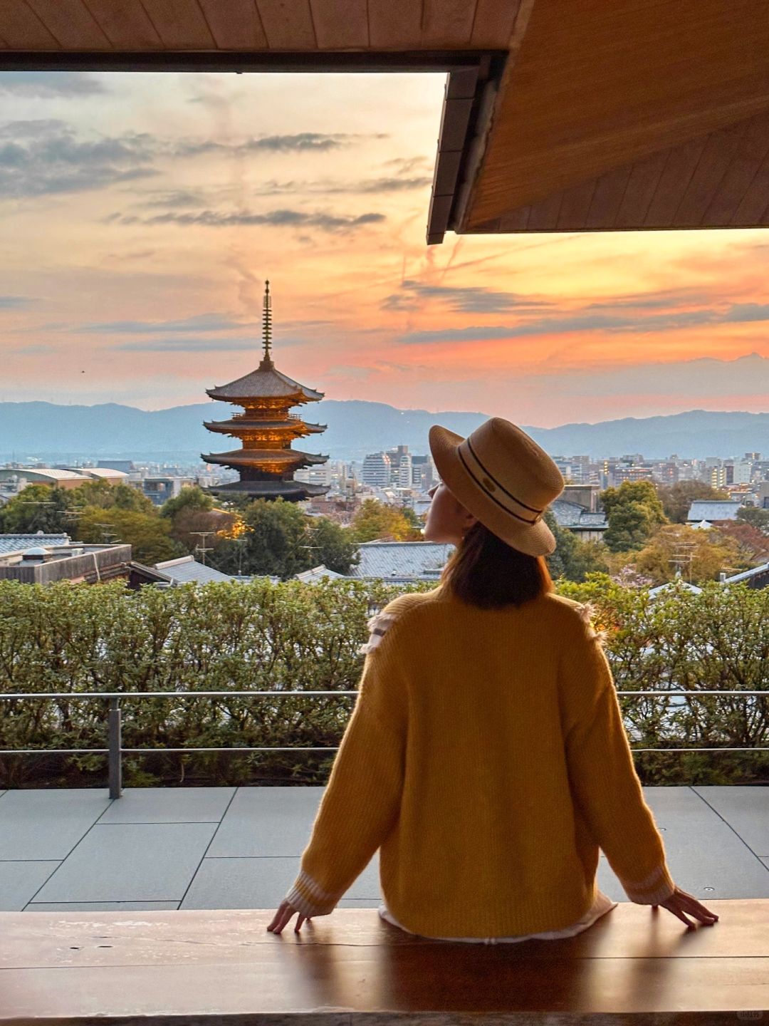 Osaka-Kyoto Park Hyatt where you can take pictures of  beautiful sunset and Yazaka Tower