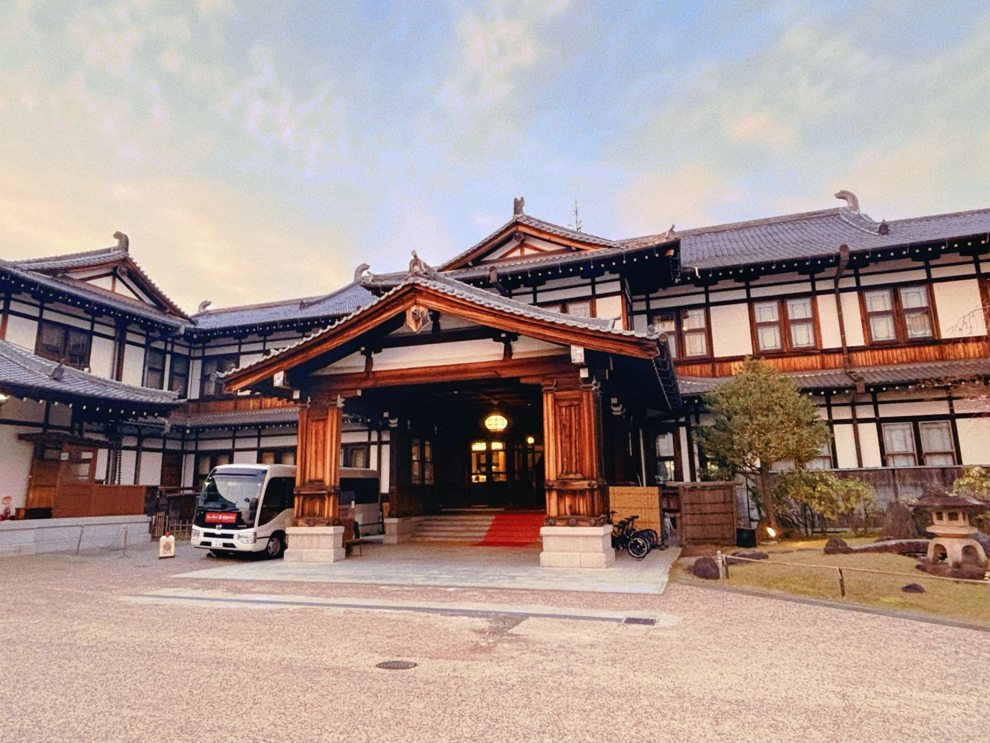 Osaka-Nara Hotel with its Momoyama Palace style and restaurant Hanagiku inside called the "Guesthouse of Kansai"