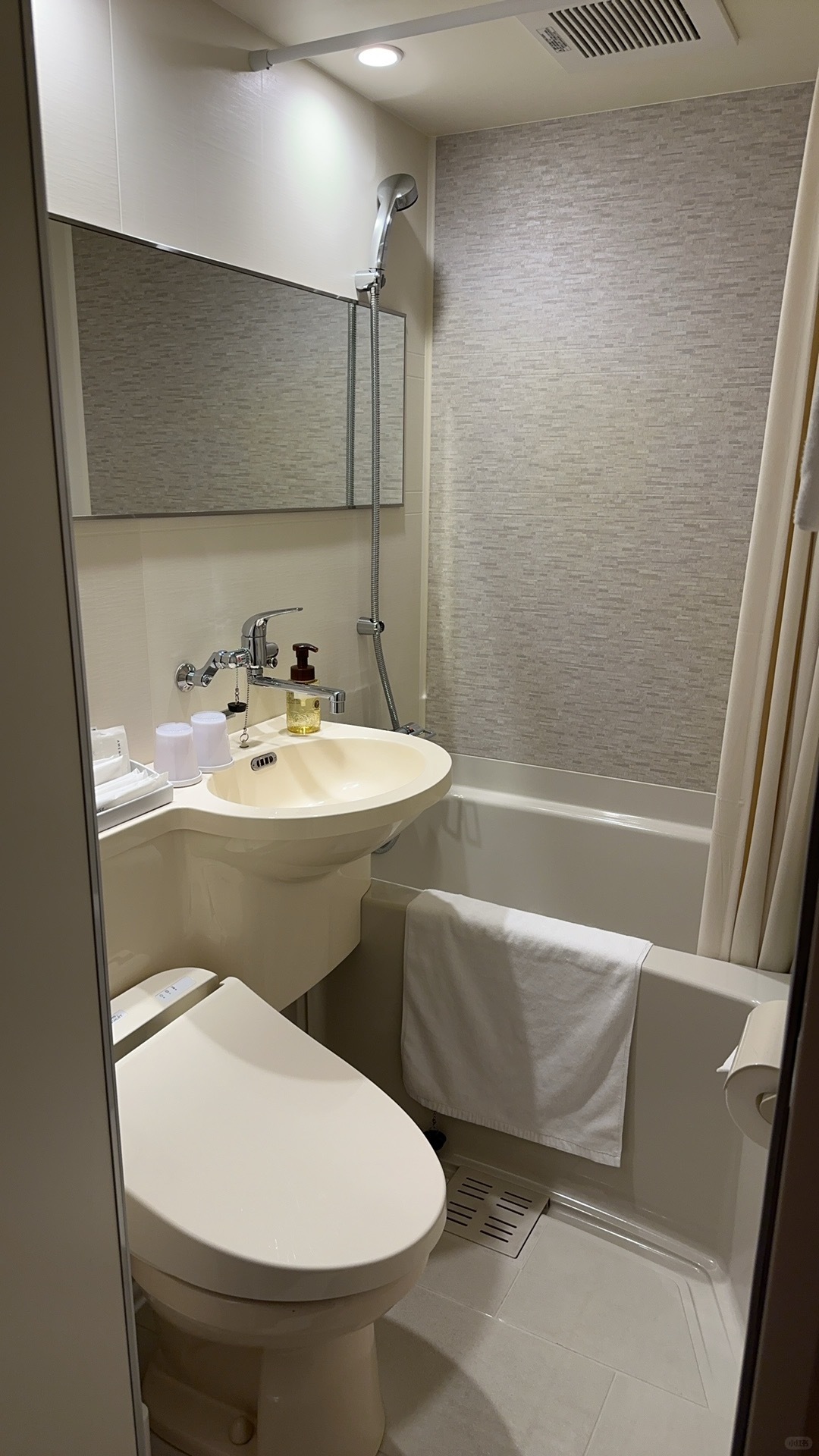 Osaka-The first day of Japan group tour: BayGulls Hotel close to Kansai airport