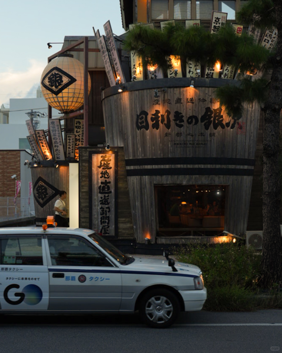 Okinawa-Meri no Ginji·Shintoshin Honpo:Enjoy delicious dishes in the beautiful wooden