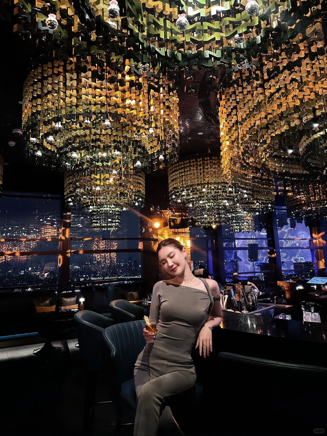 Shanghai/Hangzhou-At the MGM SKY59 bar in Shanghai, the roof is so beautiful, it's a decadent beauty!