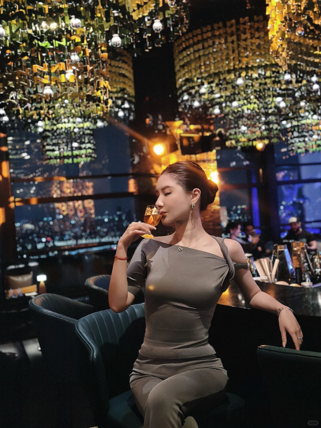 Shanghai/Hangzhou-At the MGM SKY59 bar in Shanghai, the roof is so beautiful, it's a decadent beauty!