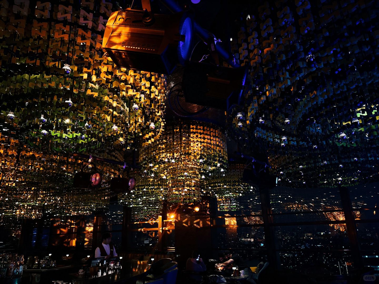 Shanghai/Hangzhou-At the MGM SKY59 bar in Shanghai, the roof is so beautiful, it's a decadent beauty!