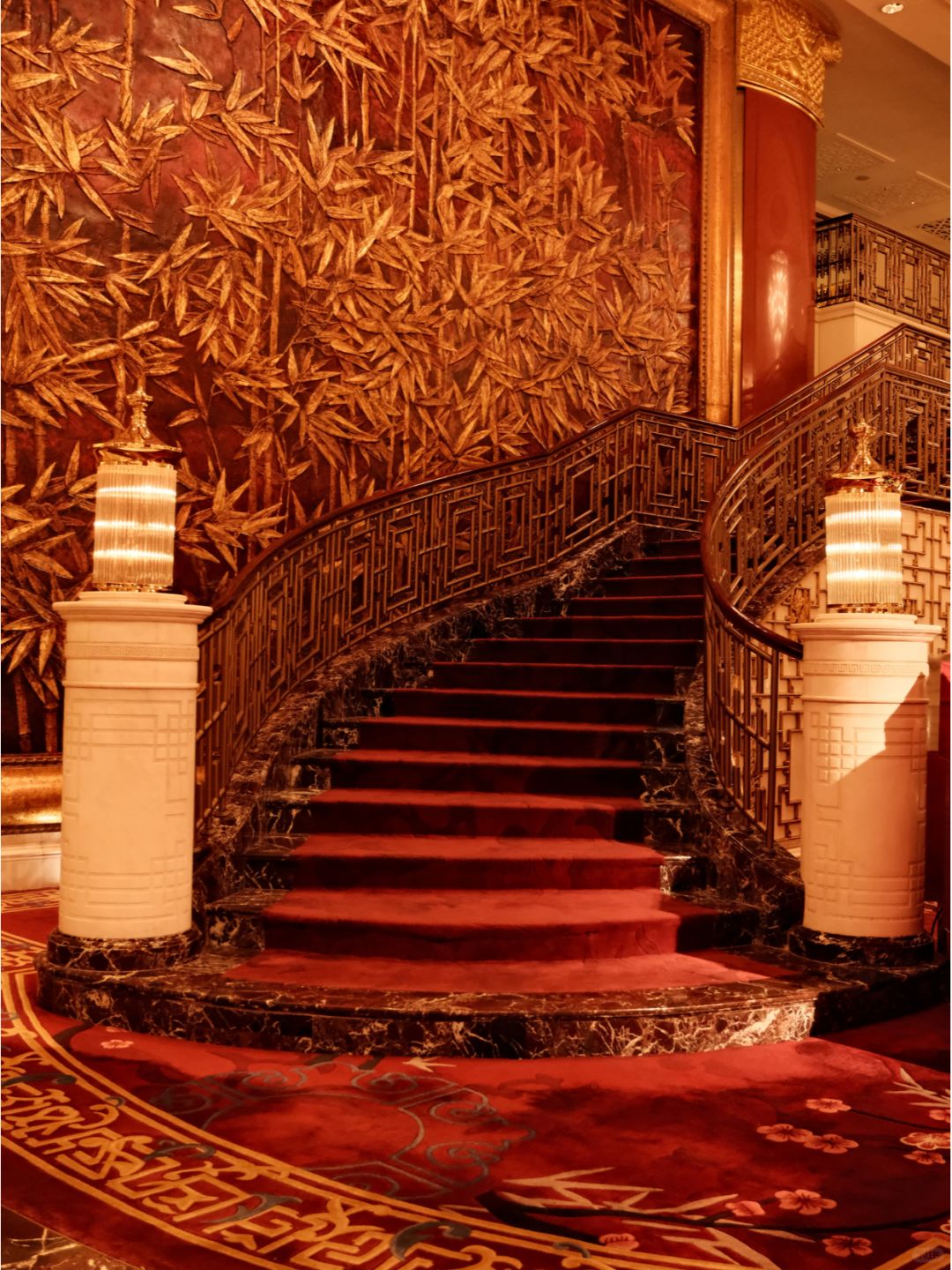 Beijing/Tianjin-The entrance of Beijing Shangri La Hotel is very warm, elegant, and refined!