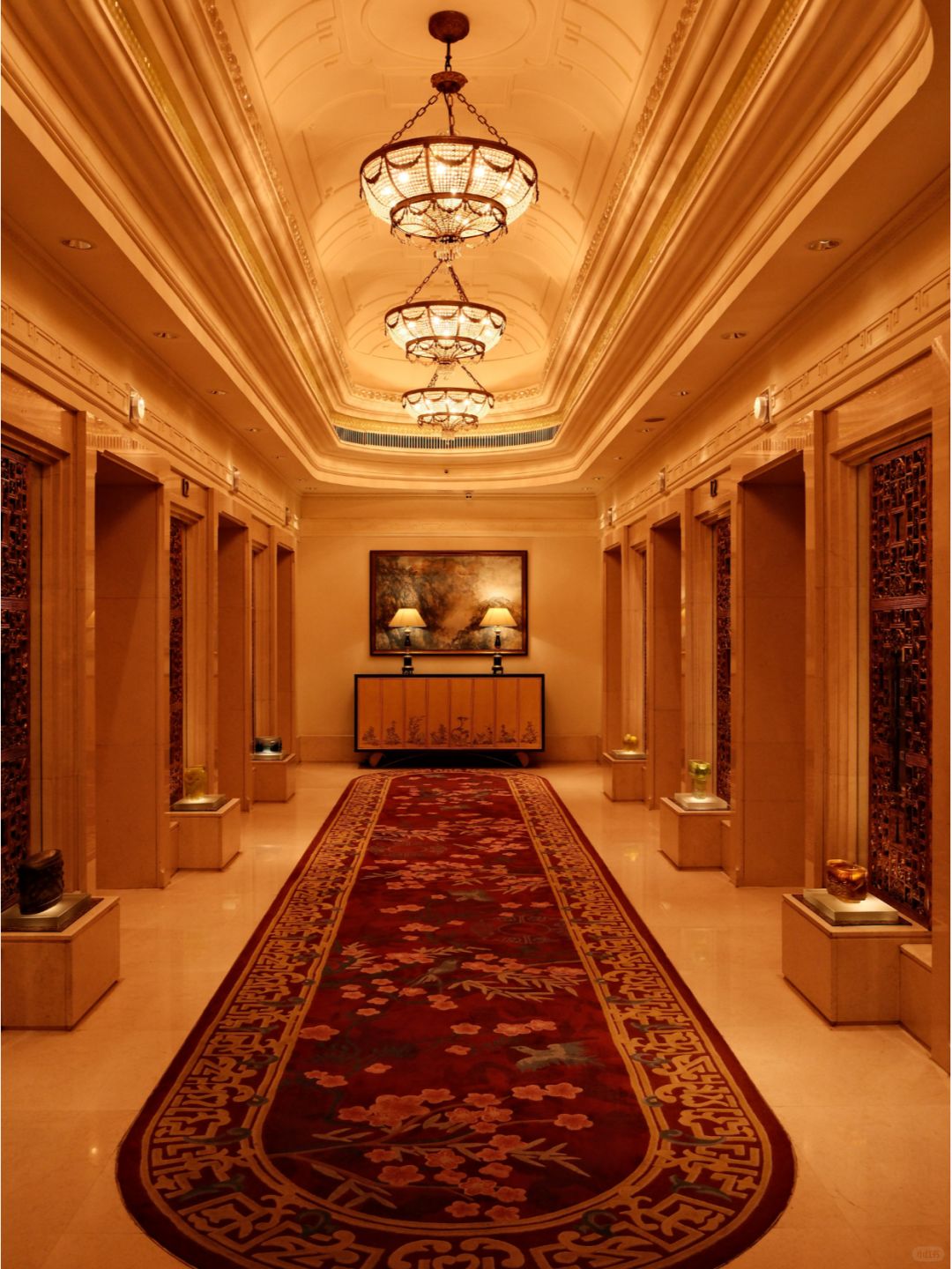 Beijing/Tianjin-The entrance of Beijing Shangri La Hotel is very warm, elegant, and refined!