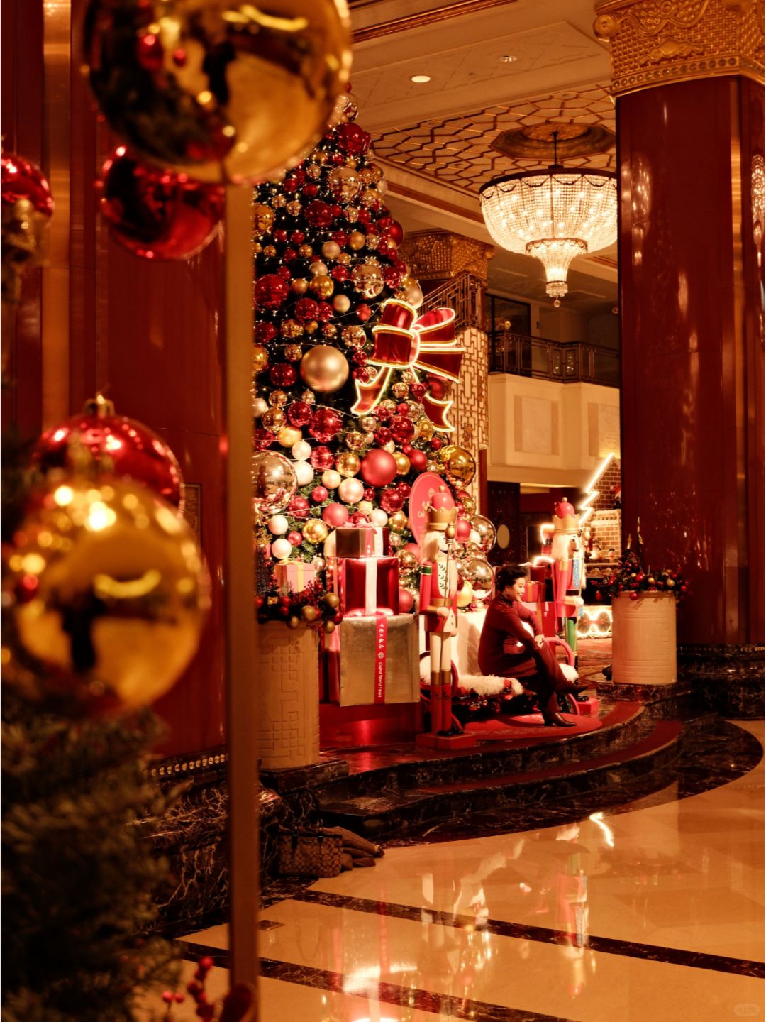 Beijing/Tianjin-The entrance of Beijing Shangri La Hotel is very warm, elegant, and refined!