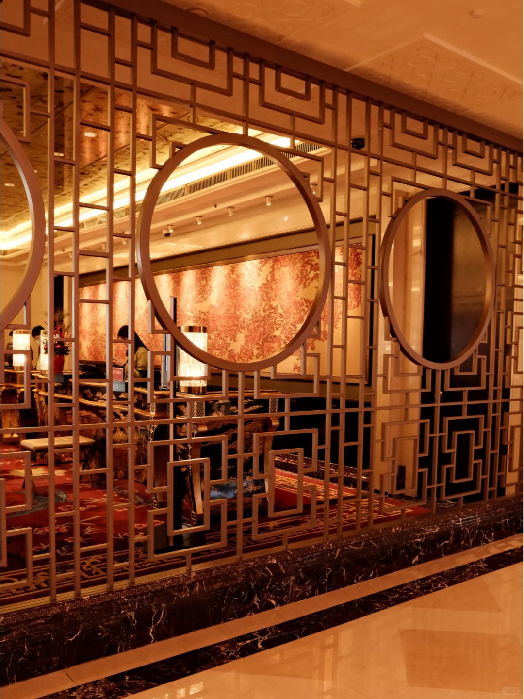 Beijing/Tianjin-The entrance of Beijing Shangri La Hotel is very warm, elegant, and refined!