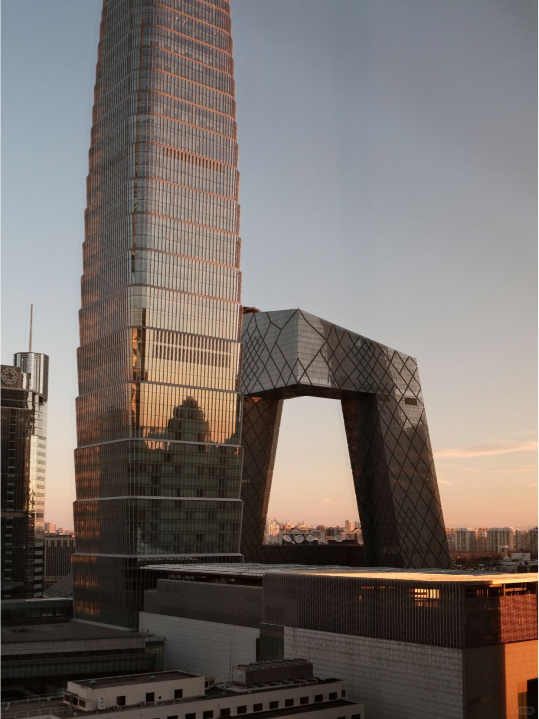 Beijing/Tianjin-The entrance of Beijing Shangri La Hotel is very warm, elegant, and refined!