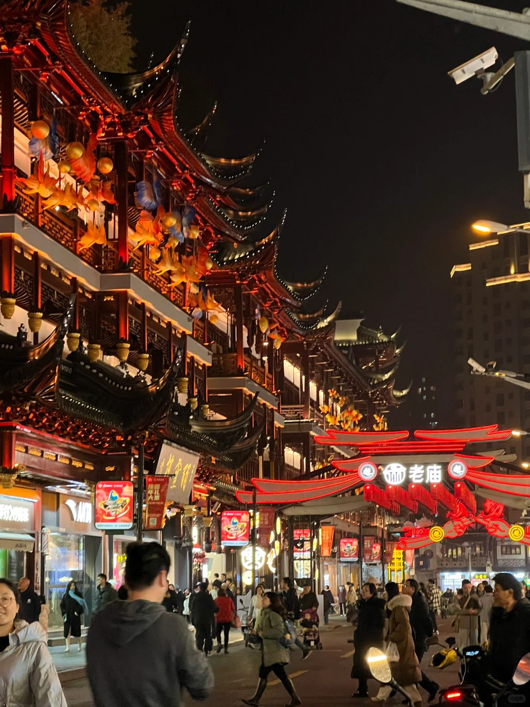 Shanghai/Hangzhou-The Yu Garden Tourist Area in Shanghai has beautiful night scenery and delicious special food!