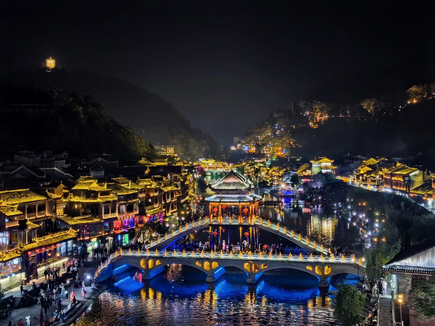 Changsha-The ancient city of Fenghuang in Hunan, although it has a strong commercial atmosphere, is indeed very lively!