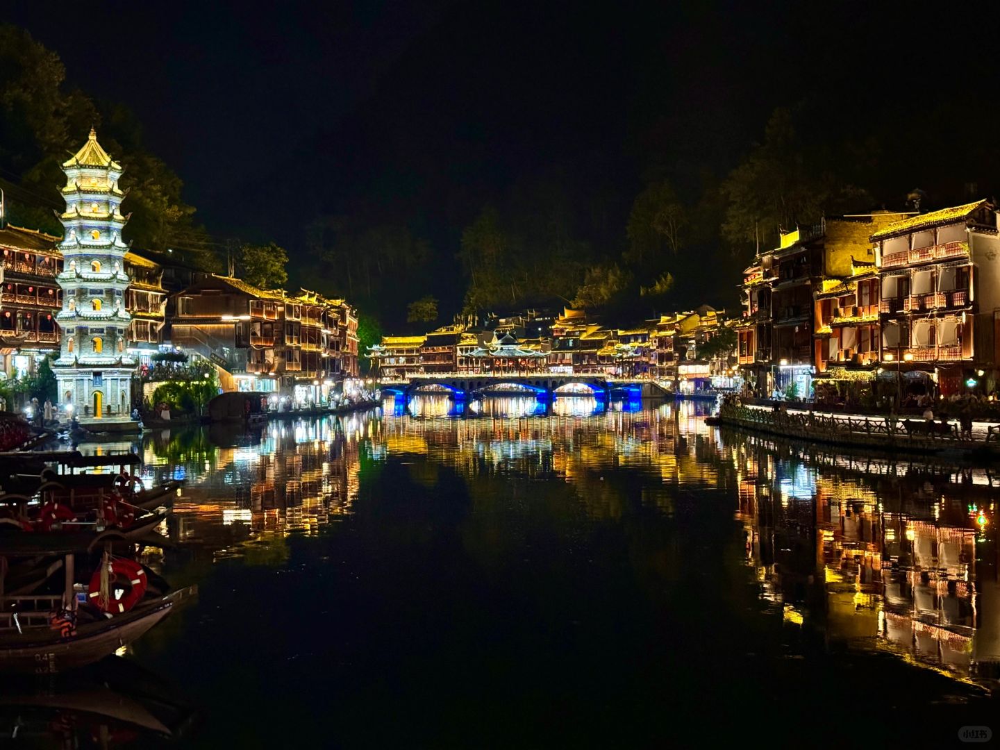 Changsha-This Hunan B & B bar offers a panoramic view of Fenghuang Ancient City！