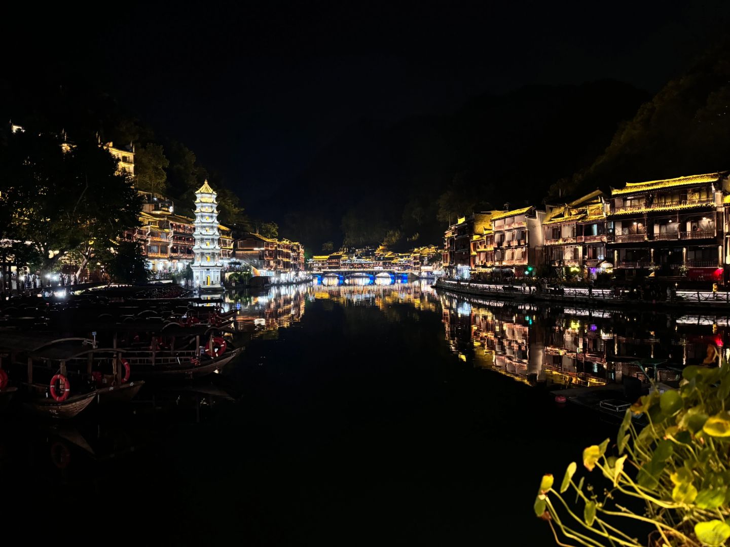 Changsha-This Hunan B & B bar offers a panoramic view of Fenghuang Ancient City！