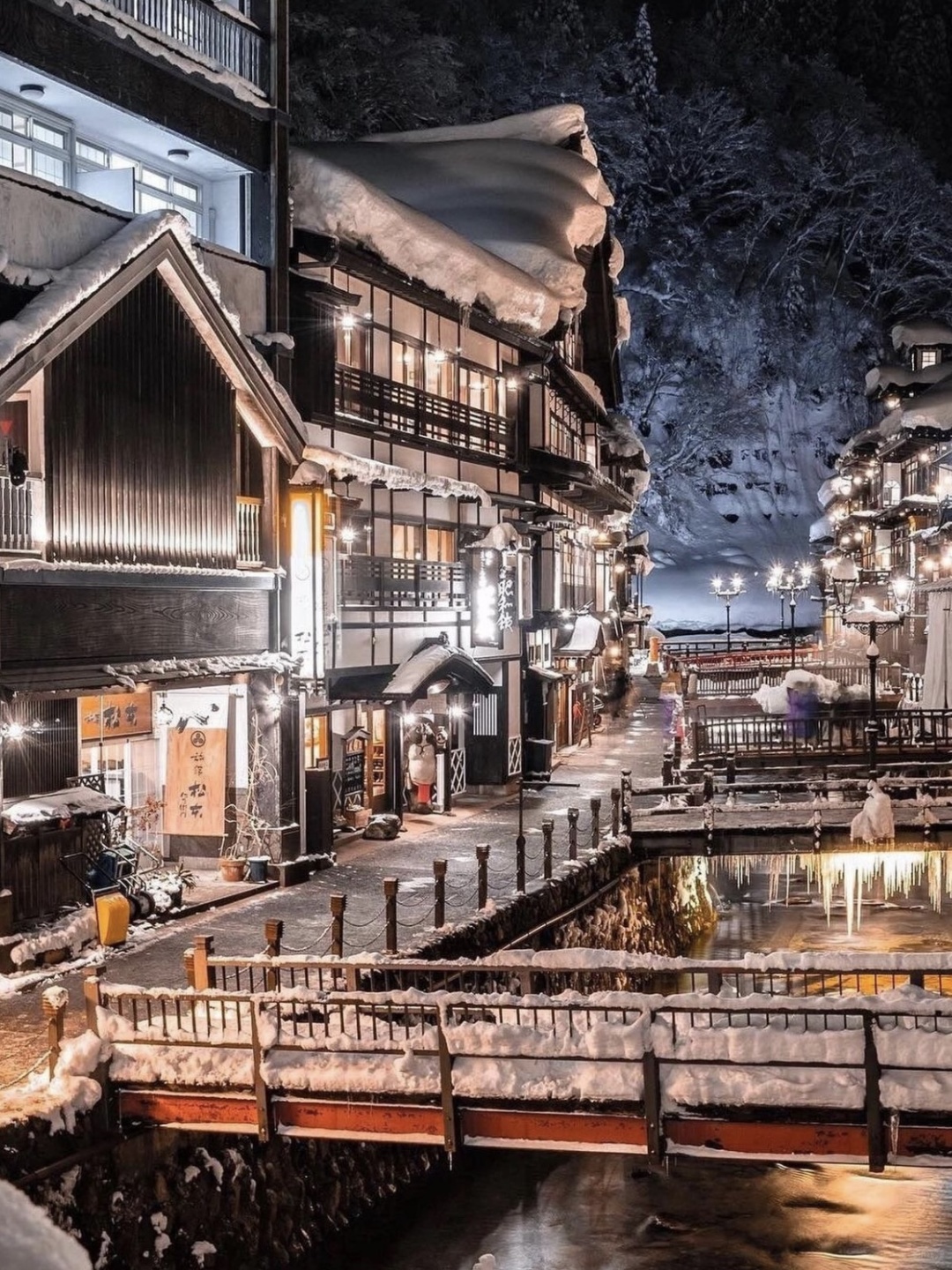 Sapporo/Hokkaido-Aomori, Japan: Enjoy beautiful snow scenery, apple hot springs and romantic snow houses