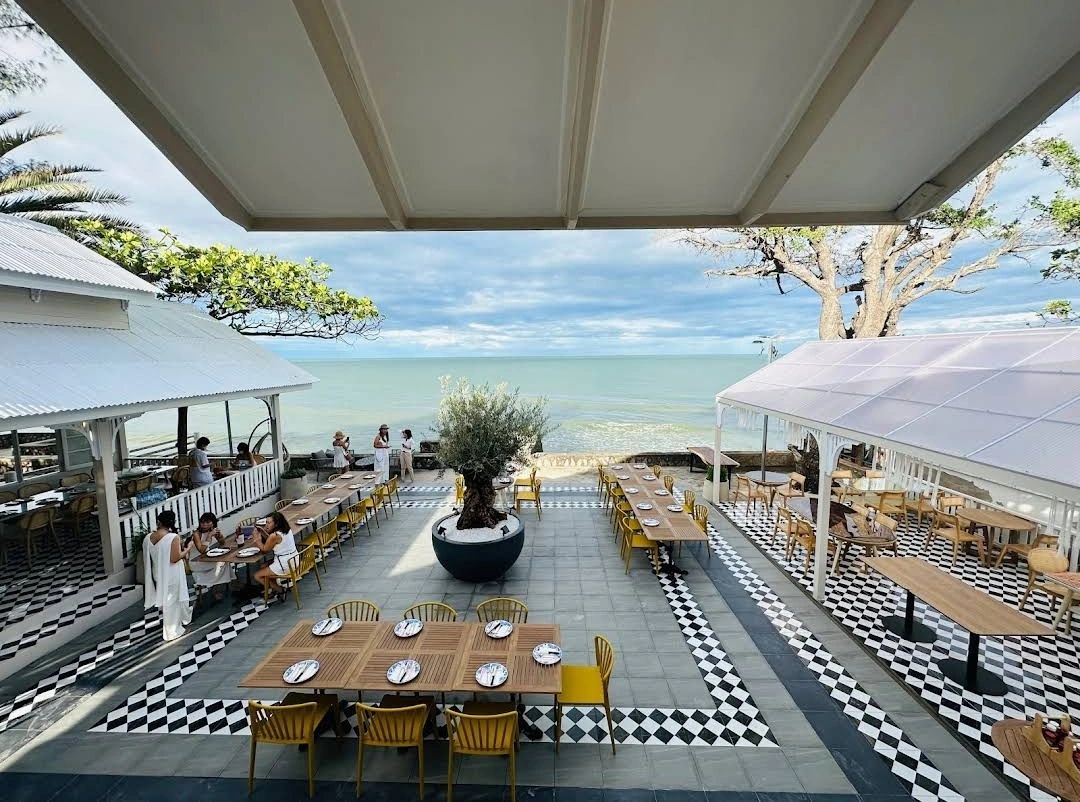 Hua Hin-Casa di Laciana al mare, Hua Hin beach restaurant, you may meet members of the royal family