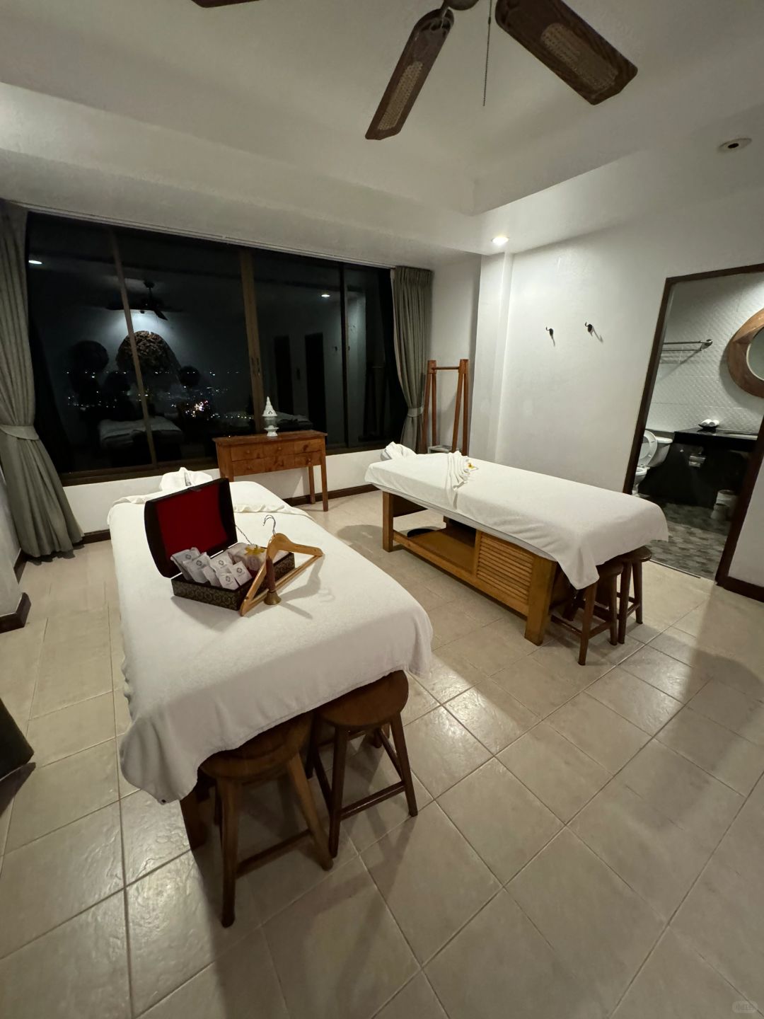 Phuket-The Oasis Spa in Phuket, Thailand, experience hot oil massage and Thai body massage