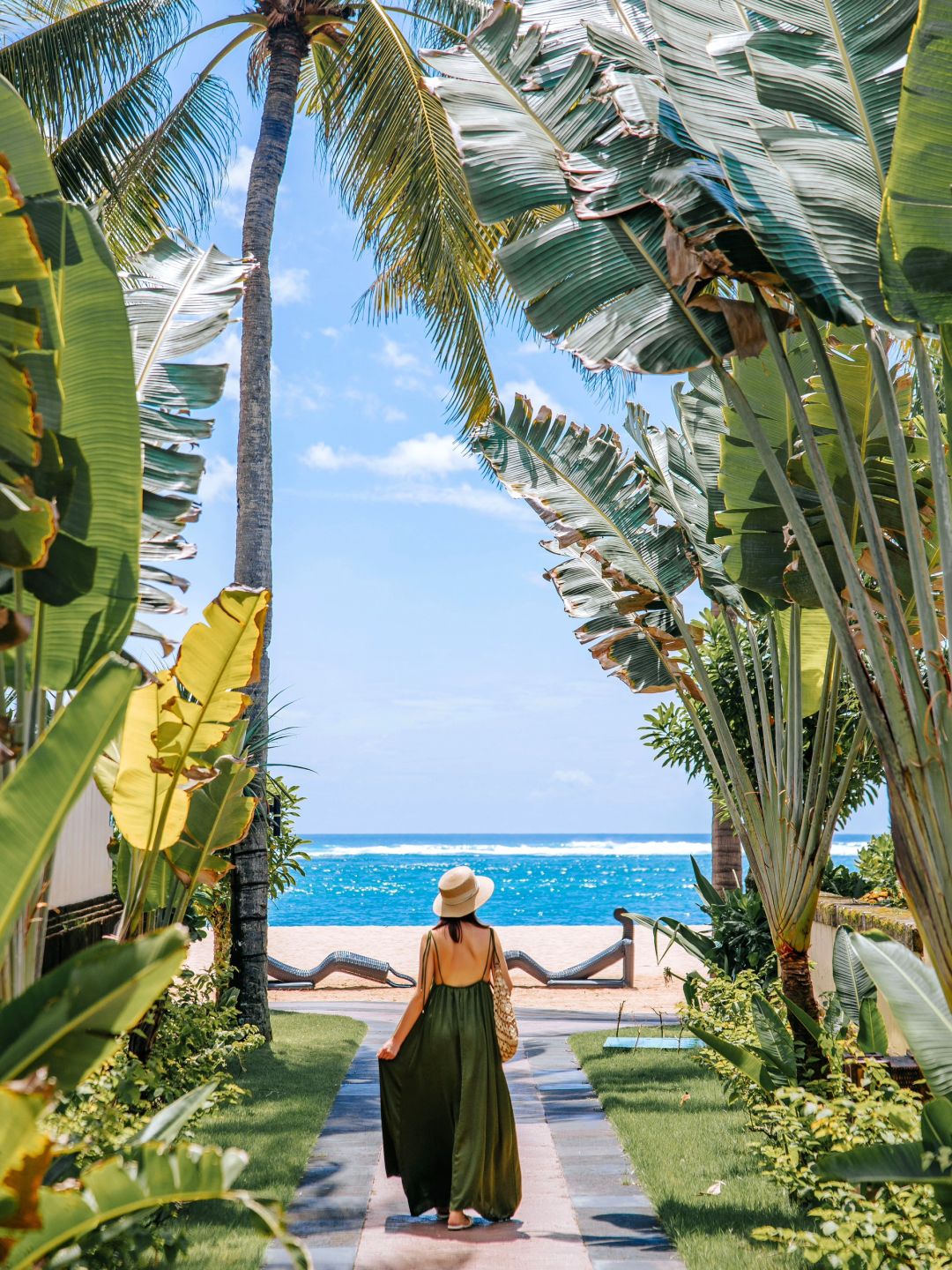 Bali-The St. Regis Bali Resort Hotel, private pool villas seamlessly connected to the lagoon pool