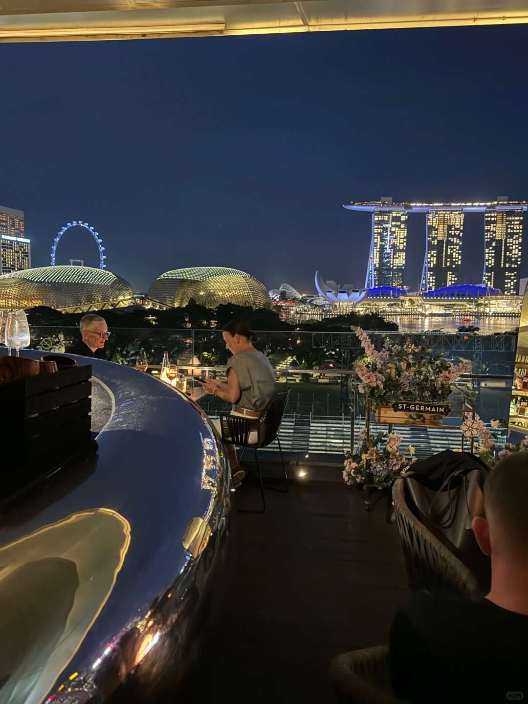 Singapore-Singapore's rooftop Smoke And Mirrors Bar has the best city night view in Singapore