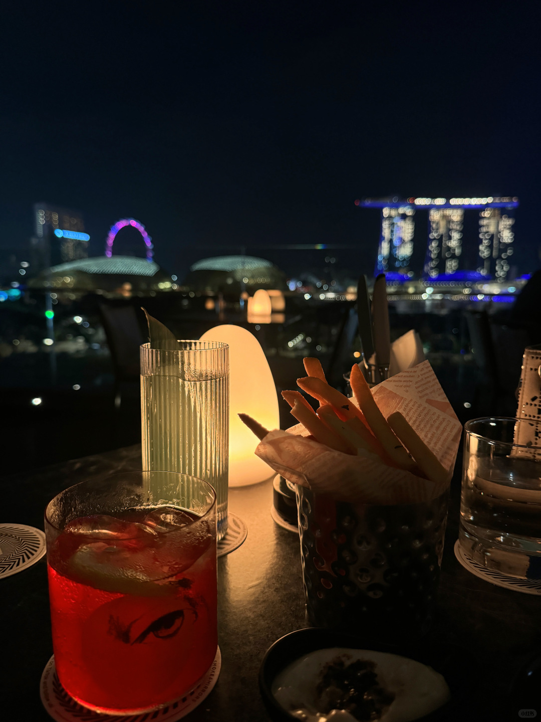 Singapore-Singapore's rooftop Smoke And Mirrors Bar has the best city night view in Singapore