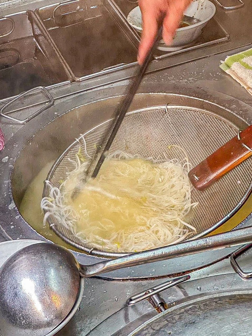 Macao-Macau Baoji Noodle Shop, opened in 1977, the curry chicken and fish soup noodles are delicious